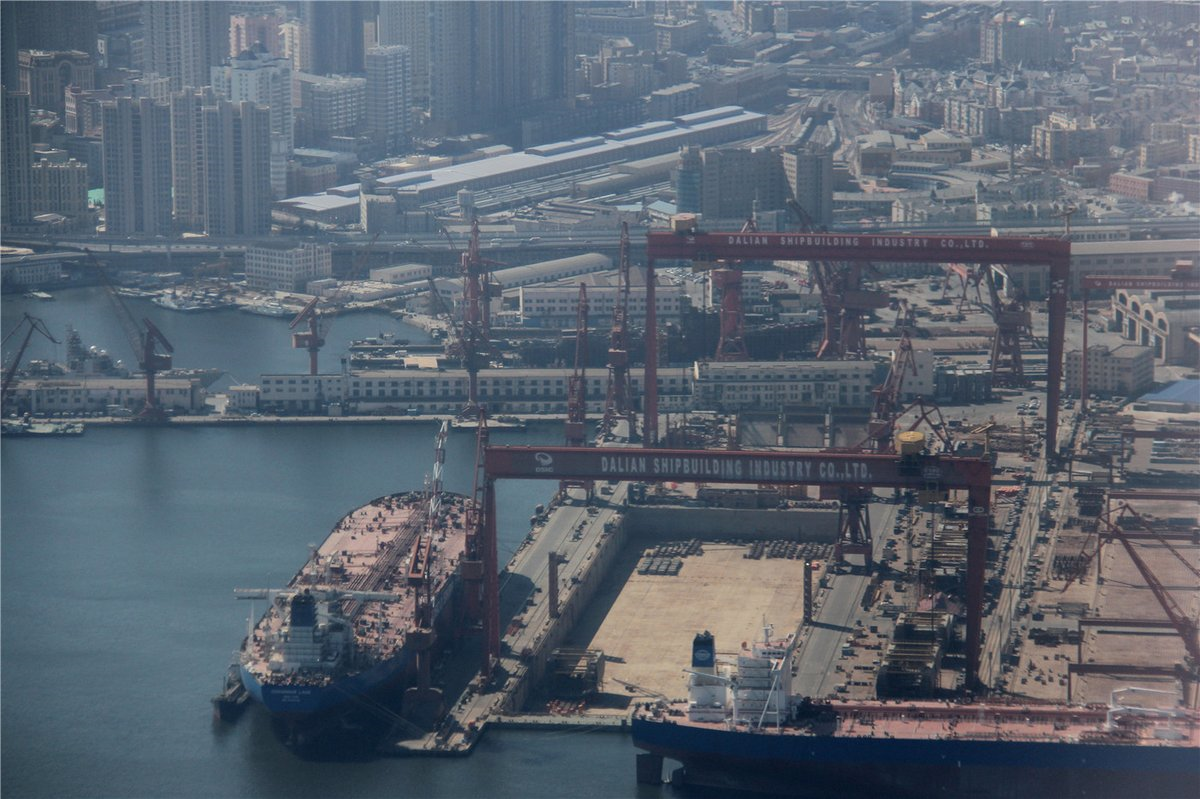 PLN Type 055 DDG no. 3 + 4 at Dalian - 20170305 - 2.png