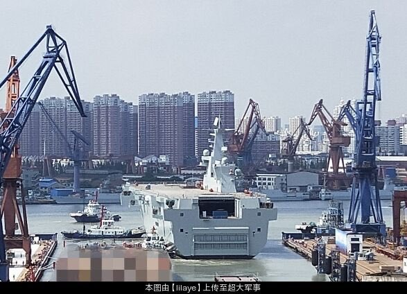 PLN Type 075 LHD - 20190926 - ship is out - 6.jpg