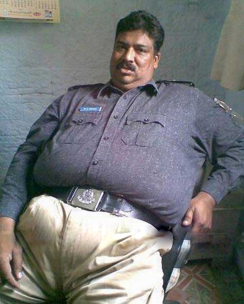 police-fat-man-pakistan.jpg