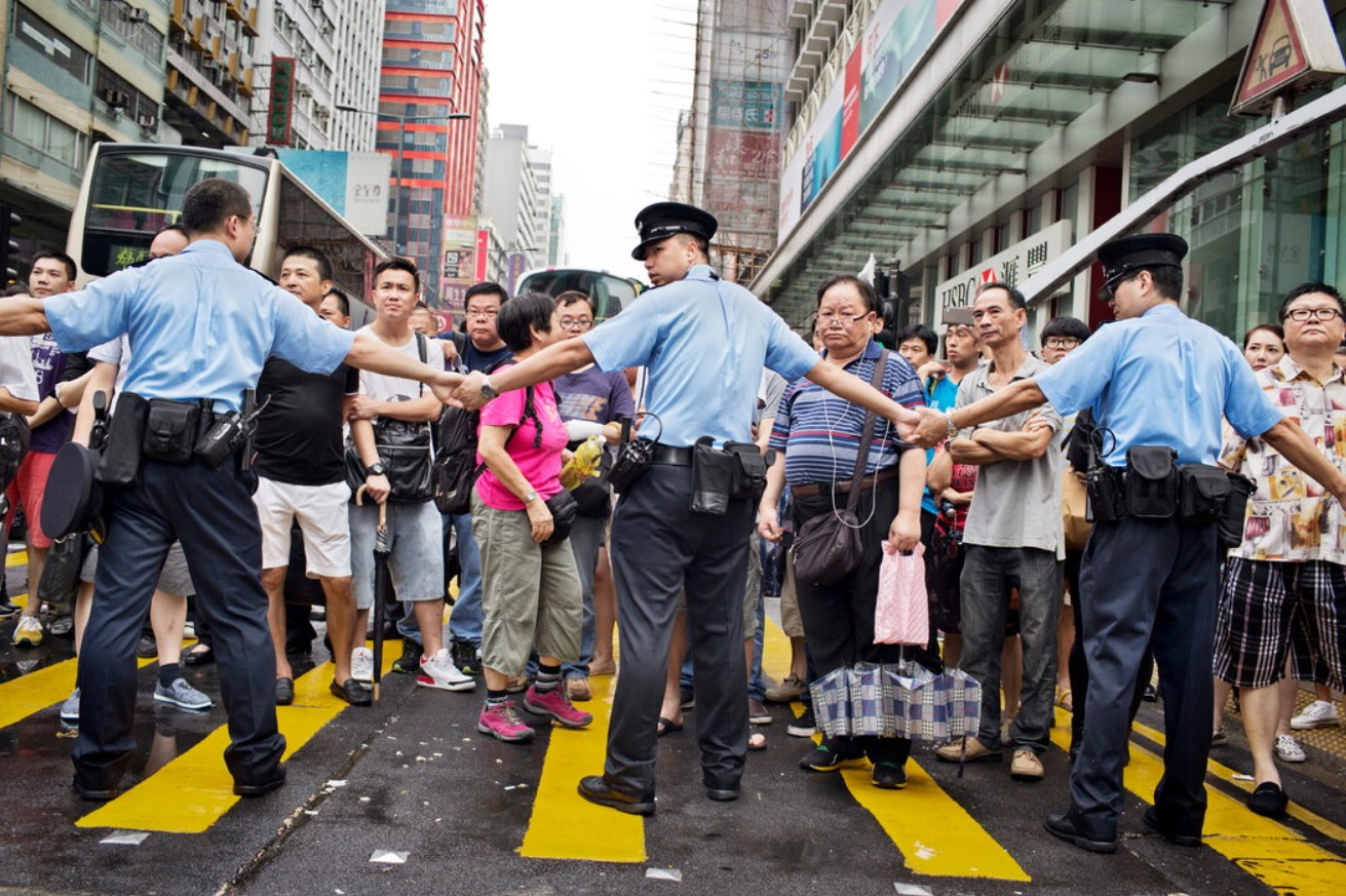 Police officers controlling the crowd after the confrontation in Mong Kok.jpg