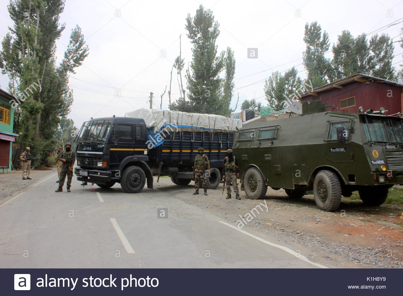 policeman-two-crpf-killed-five-forces-personnel-wounded-after-fidayeen-K1H8Y9.jpg