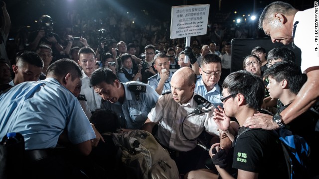 Policemen began clearing out protesters from the sit-in after midnight..jpg