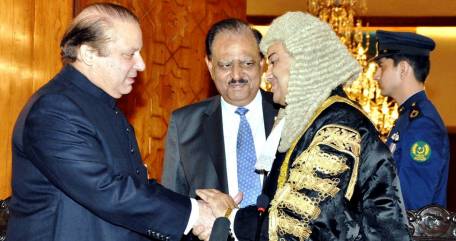 president-administers-oath-to-justice-mulk-as-cjp-1404650513-7058[1].jpg