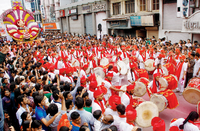 Pune-ganesh-visarjan.jpg