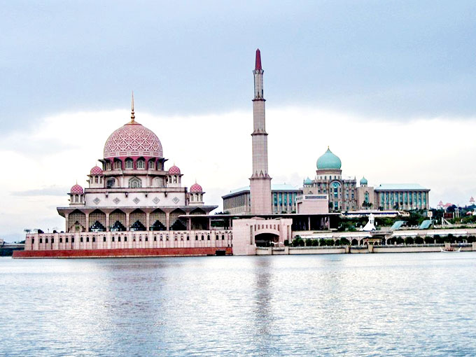 putrajaya-mosque-in-malaysia.jpg