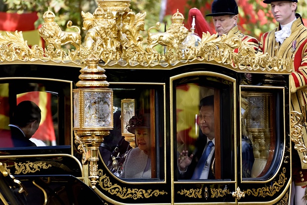 QE and XI in carriage.jpg