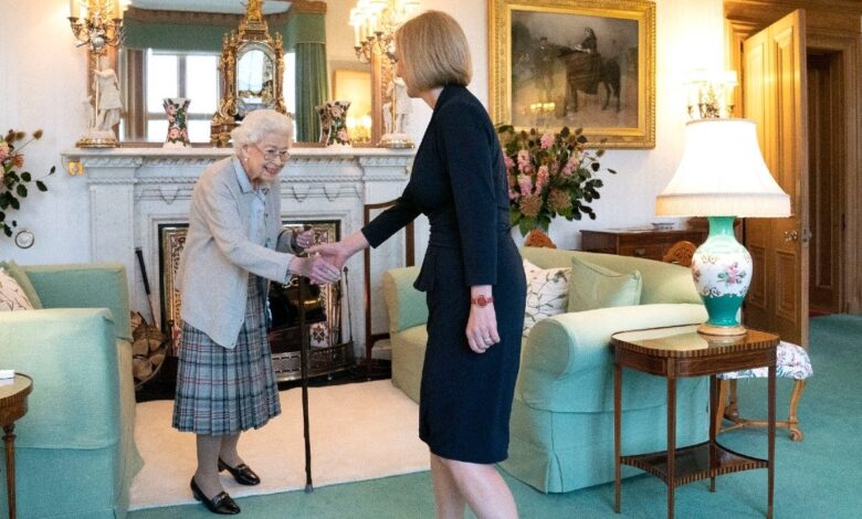 queen-elizabeth-liz-truss-GettyImages-1242981668-780x470.jpg