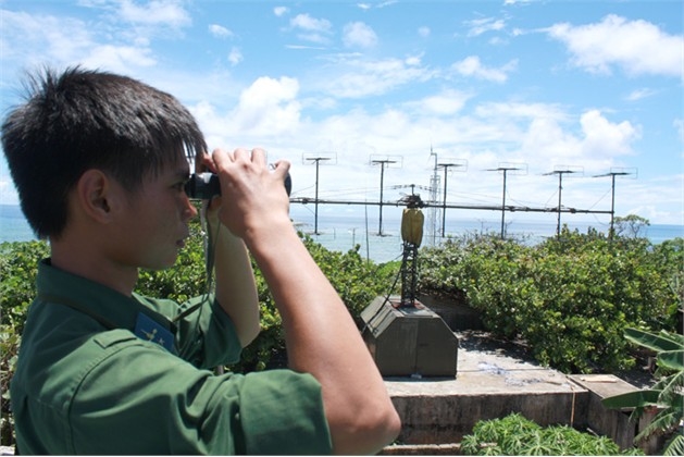 radar station at the top of Mount Cam Phu Quy island.jpg