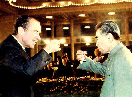 Richard-Nixon-Zhou-Enlai-wine-toasts-China-1972.jpg