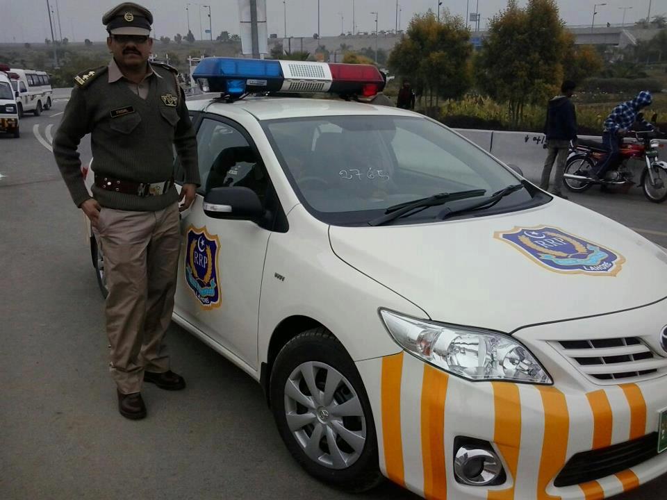 Ring-Road-Police-Offficer-Lahore-Pakistan.jpg
