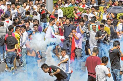 riots-in-china-over-island-gas-reserves.jpg