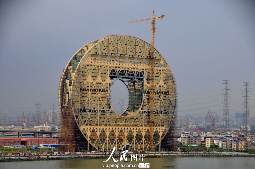 round_building_at_guangzhou-2.jpg