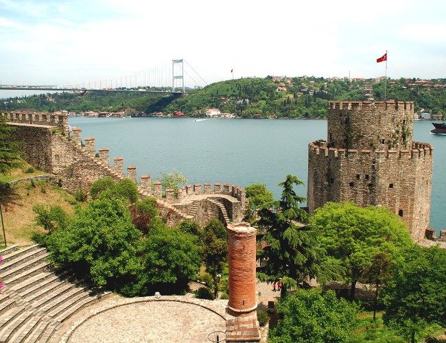 Rumeli-Hisari-theatre-Halil-Pasa-tower-overlooking-Bosphorus-and-Fatih-Sultan-Bridge.jpg