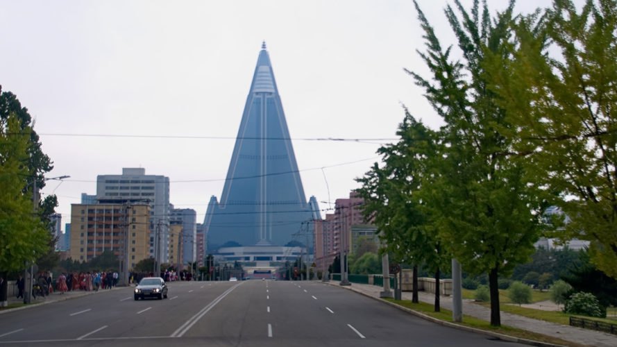 Ryugyong_Hotel-3-889x500.jpg