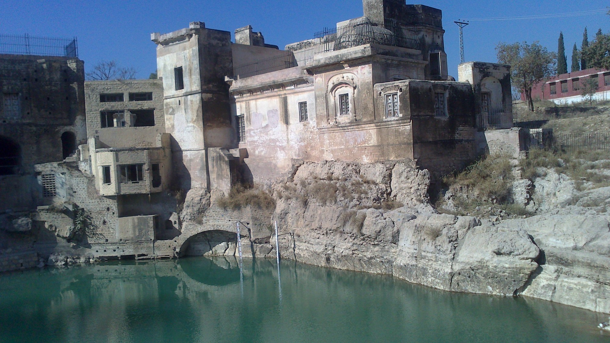 Satghara_Temple_Living_Quarters_&_Pond.jpg