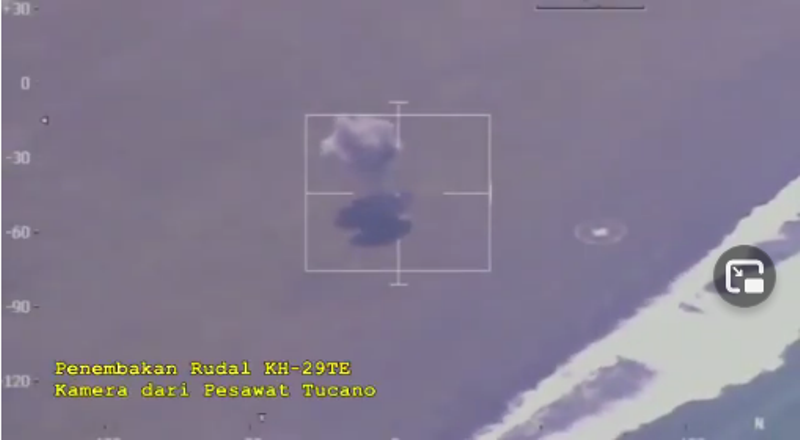 Screenshot_2021-04-20 SUKHOI SU-30MK2 TNI AU SUKSES UJI RUDAL Kh-29TE(27).png