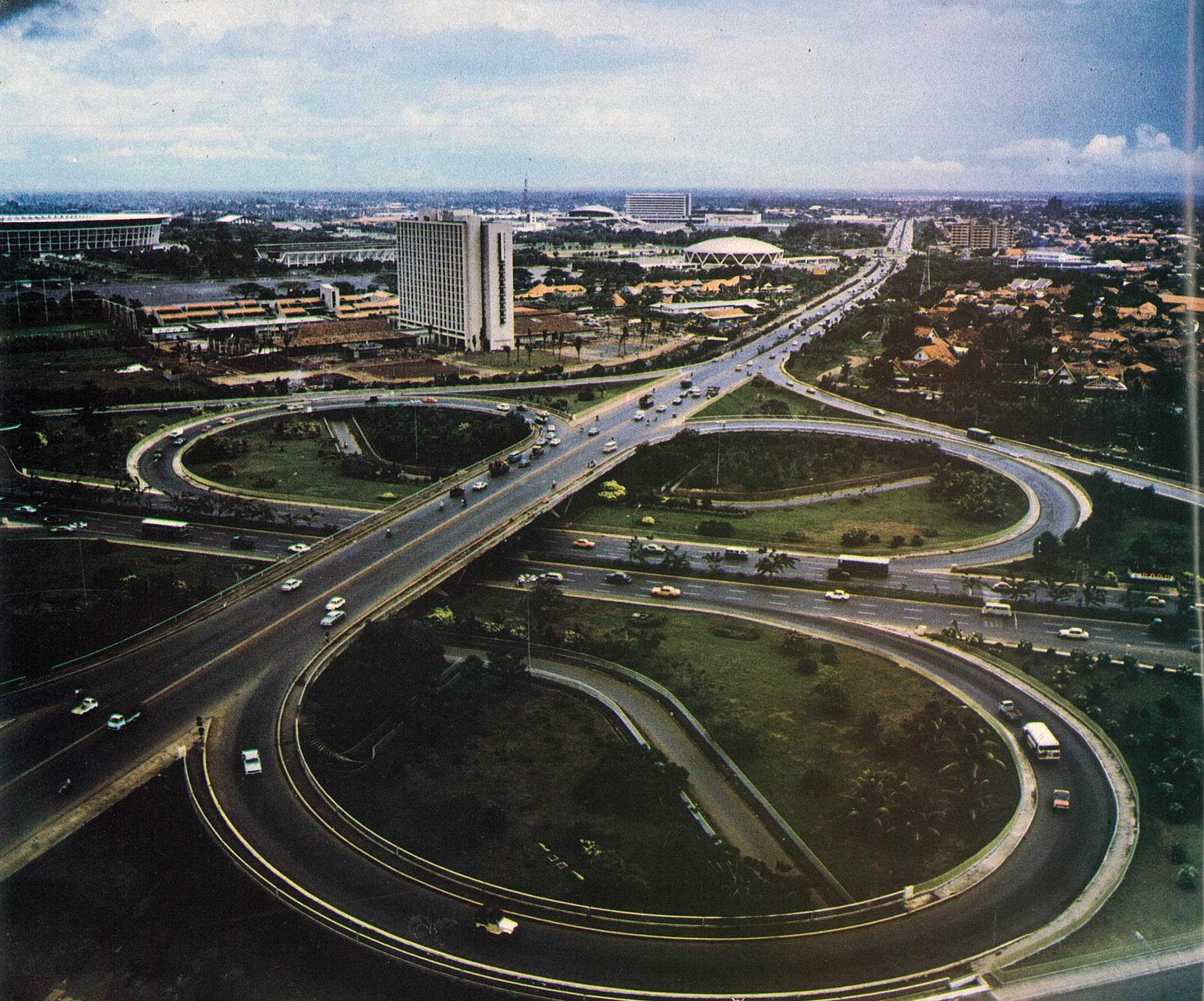 Semanggi_roundabout,_Sekilas_Lintas_Kepolisian_Republik_Indonesia,_p38.jpg