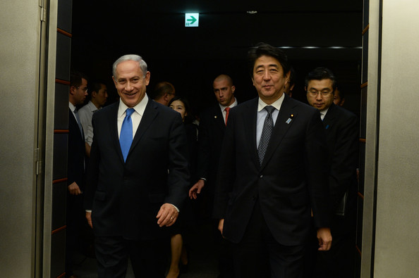 Shinzo+Abe+Benjamin+Netanyahu+Kaizer+Chiefs+JAxOL7auBl5l[1].jpg