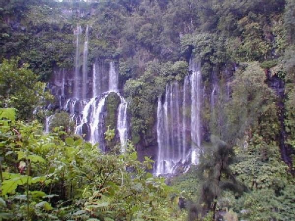 shiraz waterfall.jpg