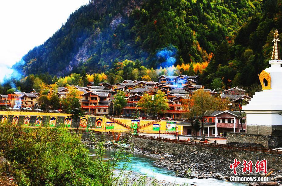 Sichuan,Autumn-color.(1).Heishui-county.jpg