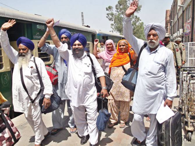 sikhs-on-pak-yatra-1370723007-9668.jpg