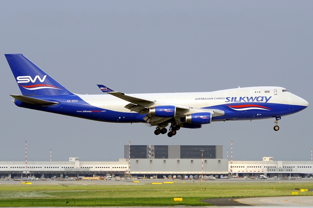 Silk_Way_Airlines_Boeing_747-400_Kinader.jpg