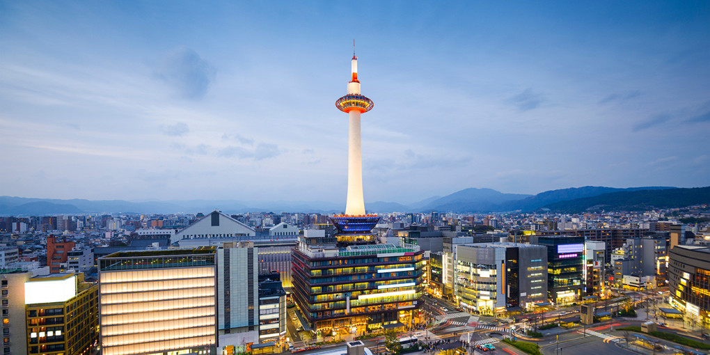 slideshow_kyoto_skyline_-_Sean_Pavone_-_C_iStock_000052058506_Medium.jpg