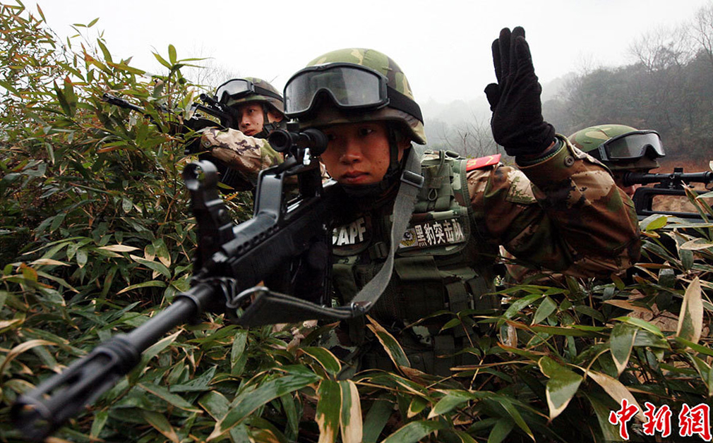Spring Festival is approaching, Zhejiang, People's Armed Police Corps detachment directly unde...jpg