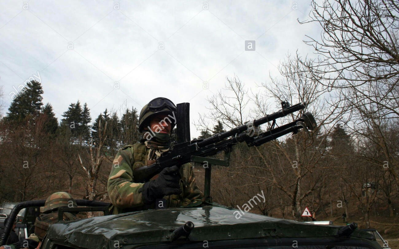 srinagar-indian-administered-kashmir-25-february-indian-army-soldiers-DTYPKE~01.jpg