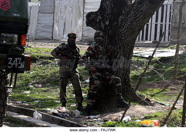 srinagar-indian-administered-kashmir09-march-indian-army-soldiers-fkj7wk.jpg