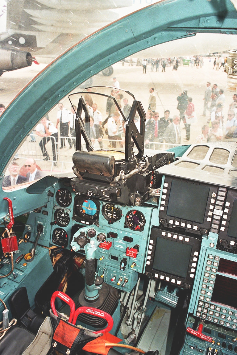 Su-34-Proto-Cockpit-1S.jpg
