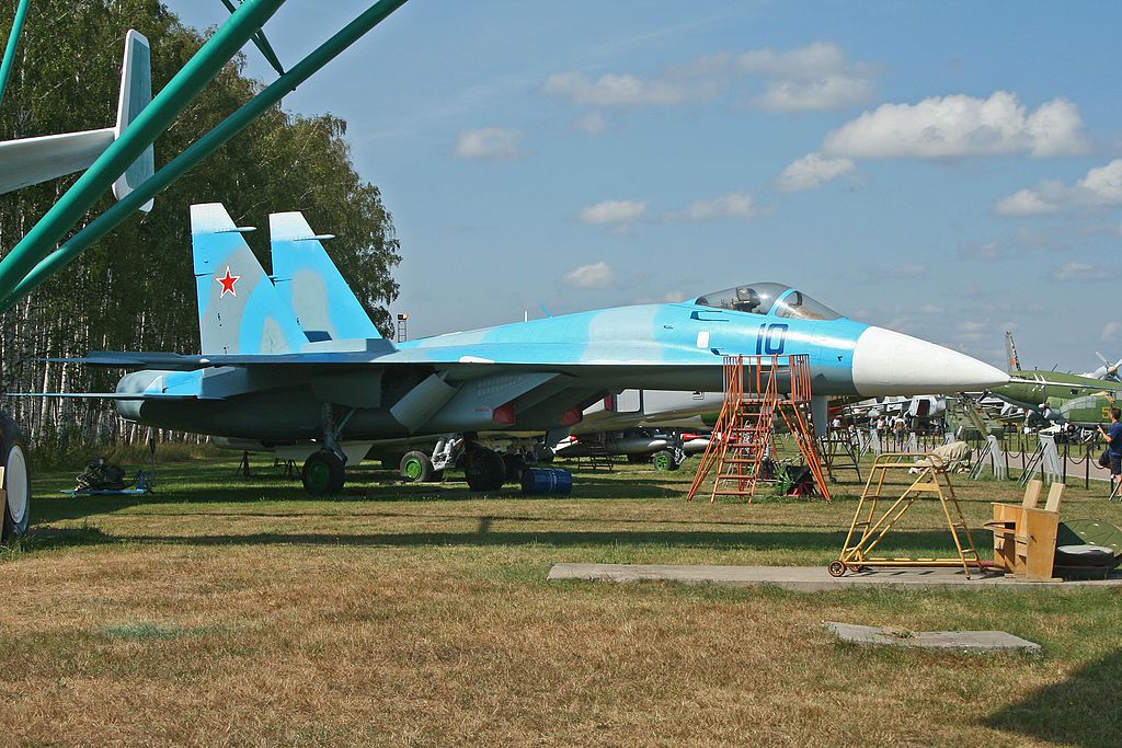 Sukhoi_T-10_Flanker-A_10_blue_9987131666.jpg