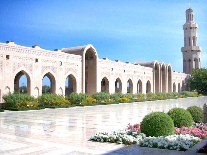 sultan-qaboos-grand-mosque-in-muscat-oman.jpg