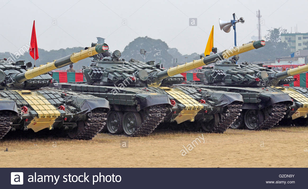 t-72m-main-battle-tanks-of-the-indian-army-kolkata-west-bengal-india-G2DN9Y.jpg