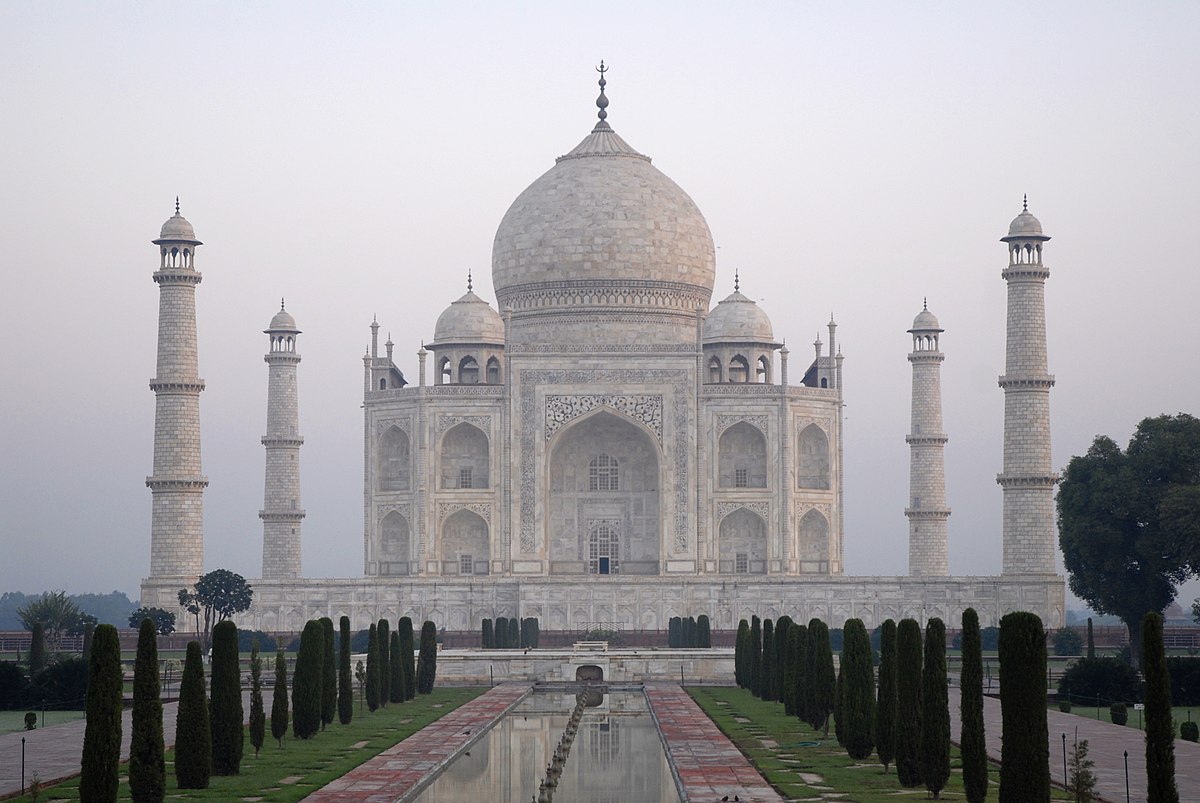 Taj_Mahal_in_India_-_Kristian_Bertel.jpg