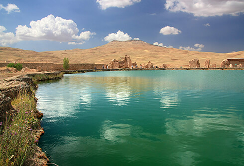 Takht-e-Soleyman-Lake-by-AlGraChe-4.jpg
