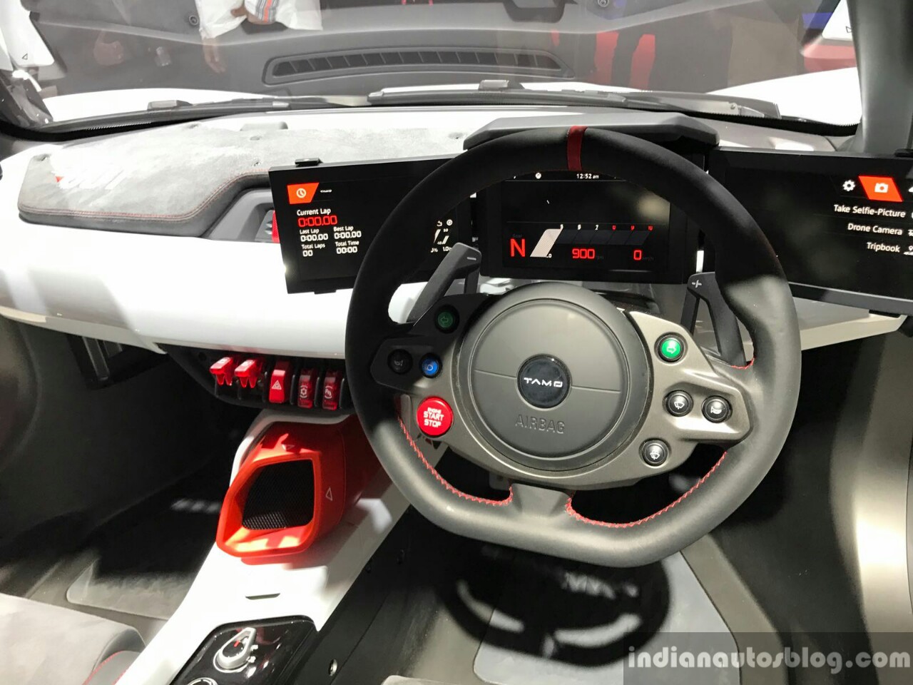 Tamo-Racemo-steering-wheel-2017-Geneva-Motor-Show.jpg