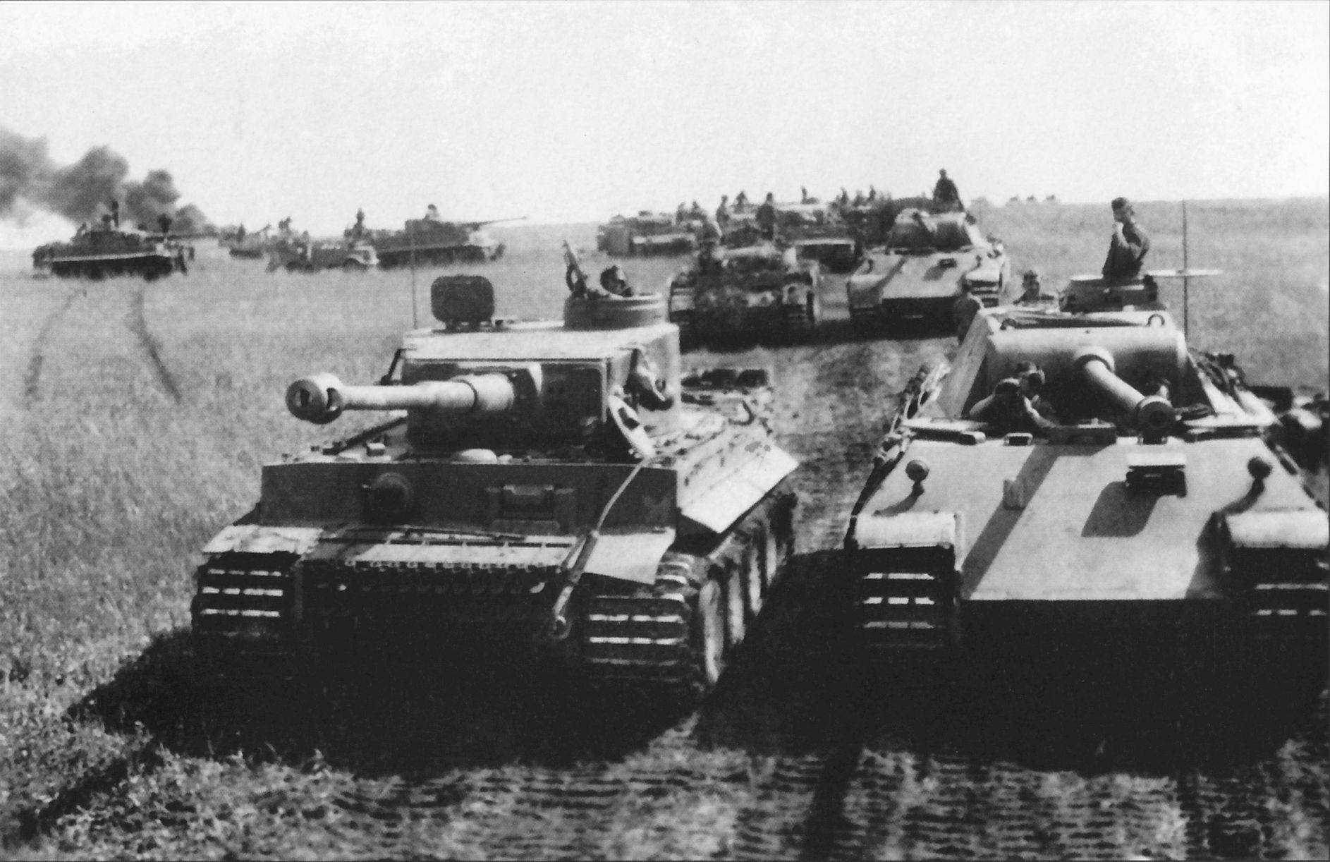 Tiger and Panther tank comparison.jpg