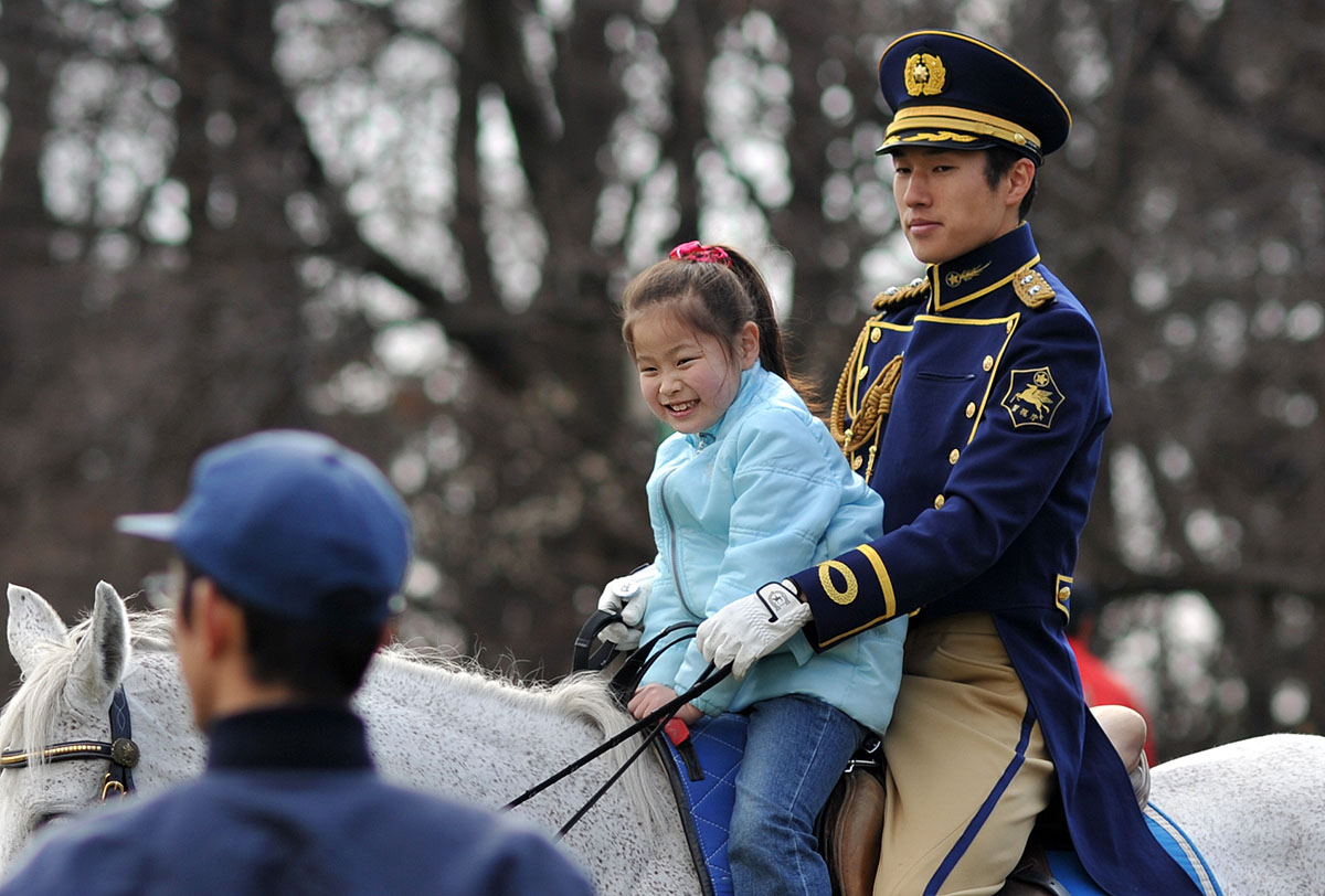 tokyo_mounted_police_5[1].jpg