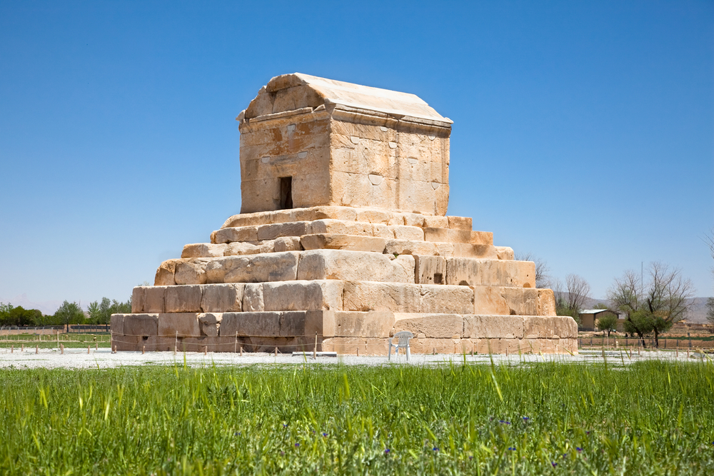 tomb-of-cyrus-6.jpg