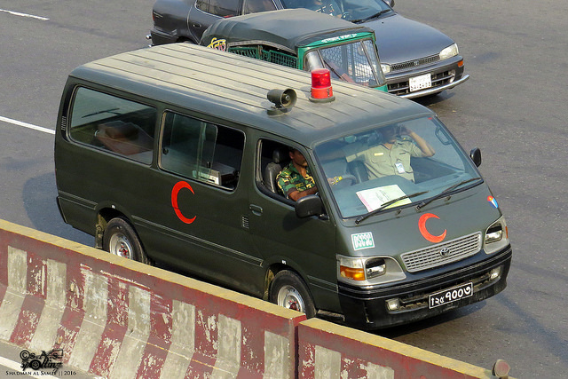 Toyota Hiace H100 ambulanc.jpg