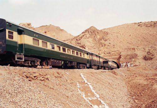 Train_passing_through_Bolan_Pass_Baluchistan_Pakistan_wddef.jpg