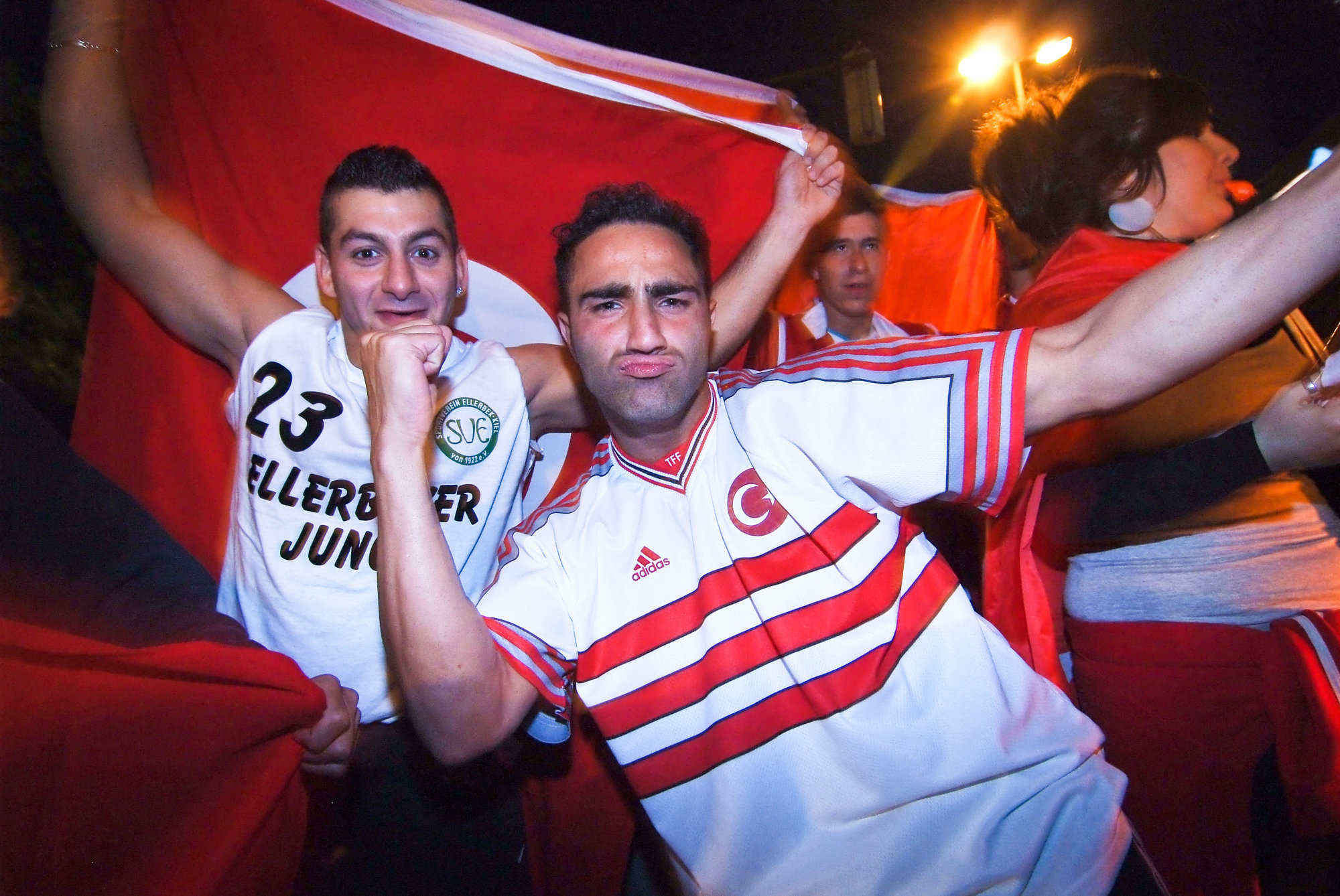 Turkey_fans_Euro_2008_Kiel.jpg