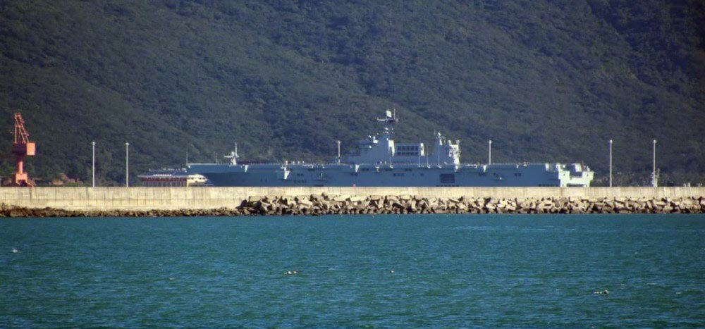 Type 075 LHD #1 spotted in Yulin, Hainan late Nov 2020.jpg