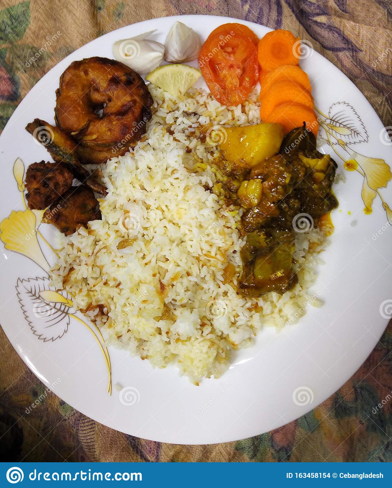 typical-bangladeshi-food-dish-163458154 (1).jpg