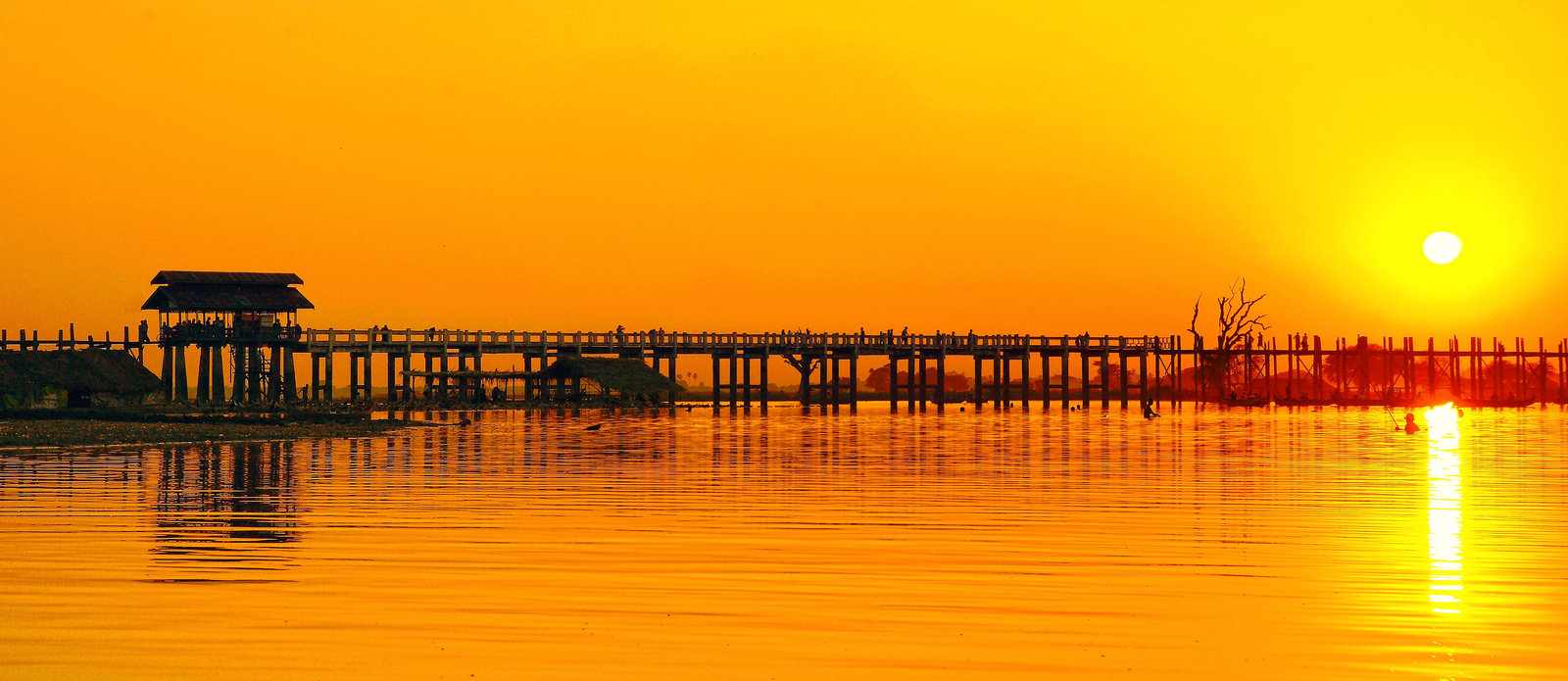 u_bein_bridge_at_sunset_3_by_citizenfresh-d3ex55l.jpg