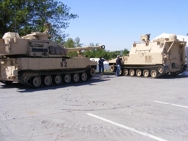 United_States_army_takes_delivery_of_first_M109A7_155mm_tracked_self-propelled_howitzer_640_002.jpg