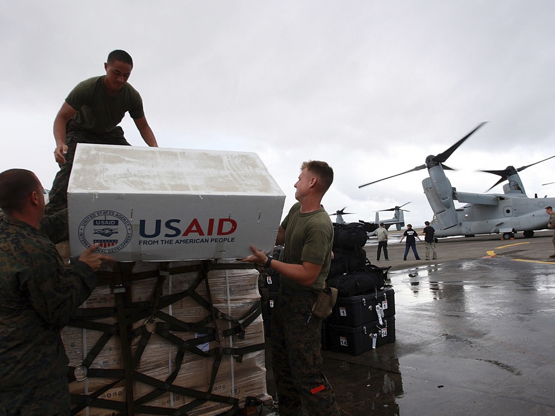 US-aid-for-typhoon-Haiyan-005.jpg