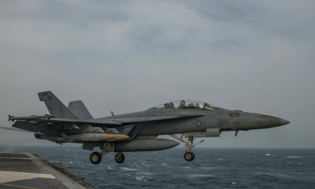 US-Navys-Super-Hornet-Crashes-in-the-Arabian-Gulf-1024x614.jpg