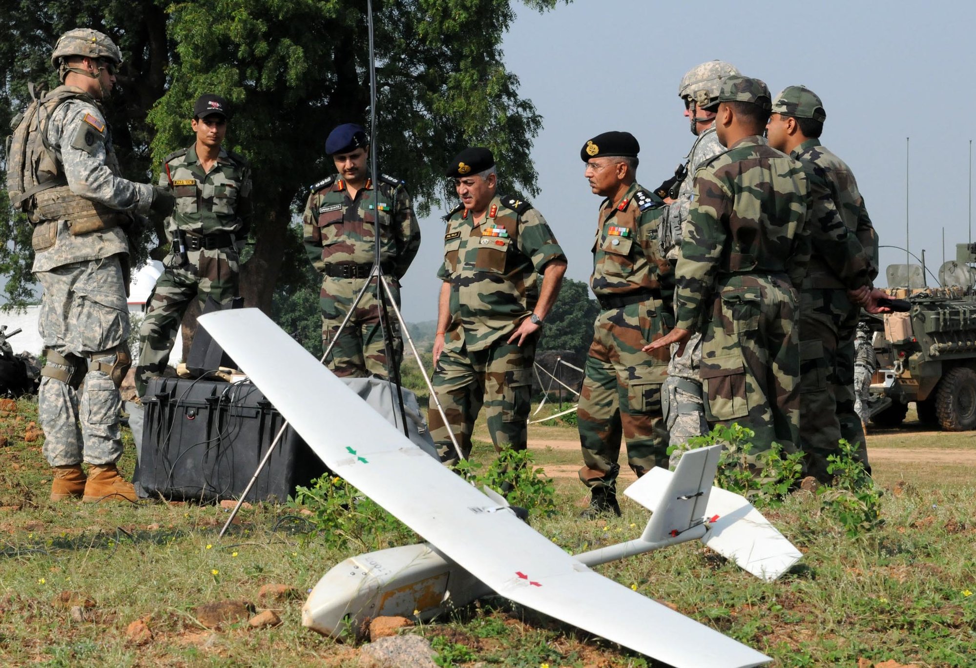 US_Army_53500_Strykehorse_Soldiers_show_off_UAV_capabilities.jpg